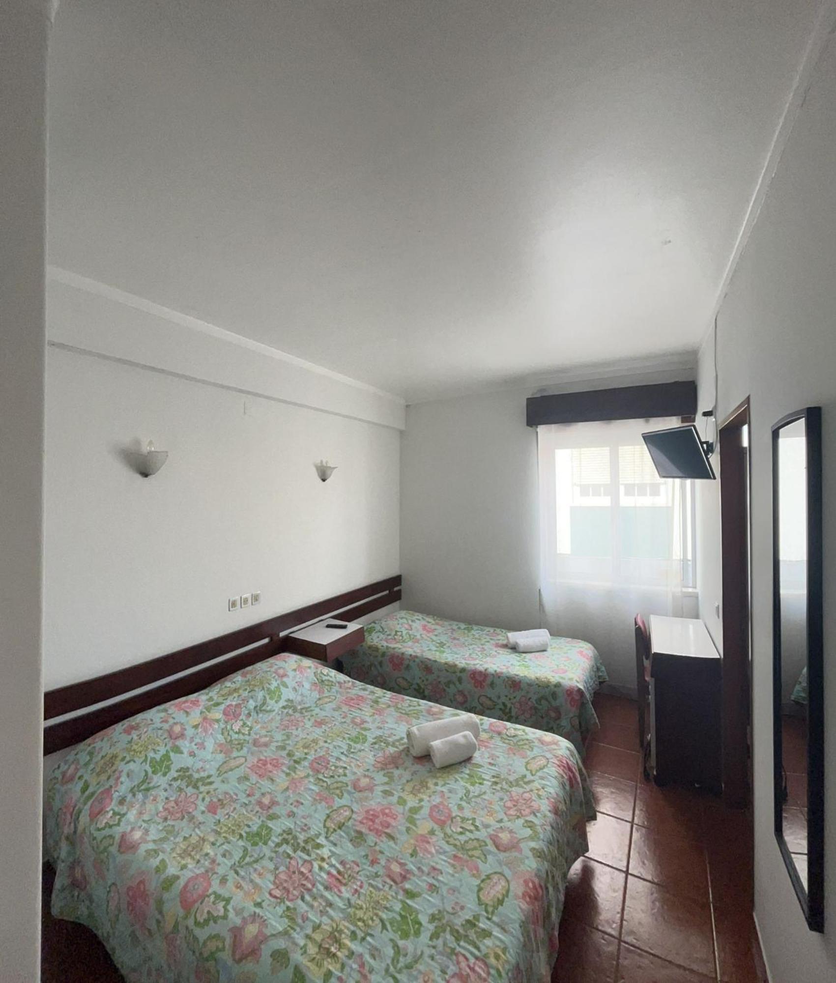 Residencia Aviz Hotel Peniche Phòng bức ảnh