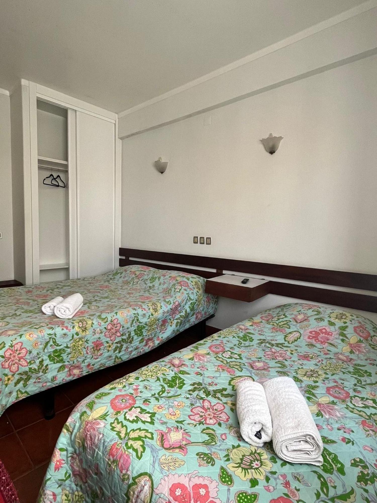 Residencia Aviz Hotel Peniche Phòng bức ảnh
